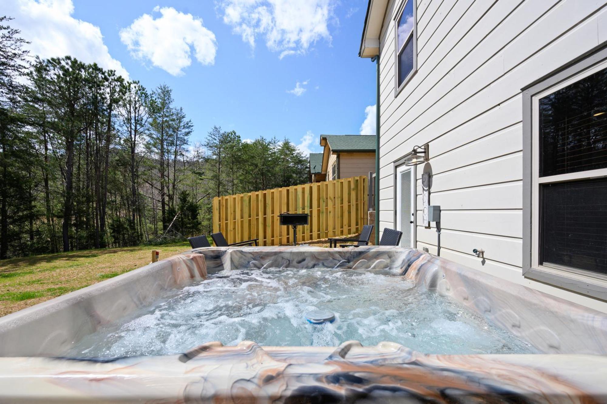 Luxury 3-Br Cabin Minutes From Parkway With Game Room And Hot Tub Pigeon Forge Eksteriør billede