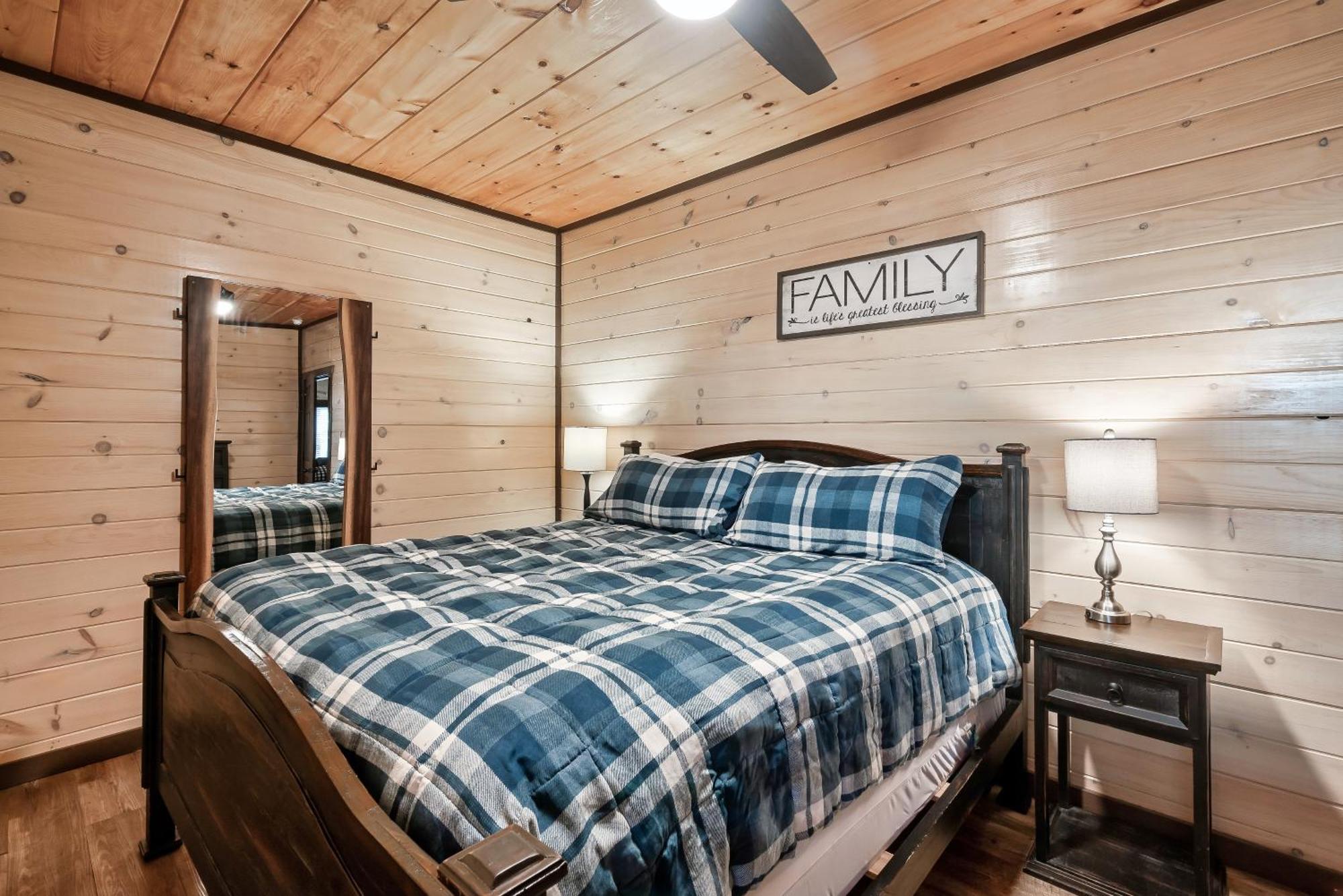 Luxury 3-Br Cabin Minutes From Parkway With Game Room And Hot Tub Pigeon Forge Eksteriør billede