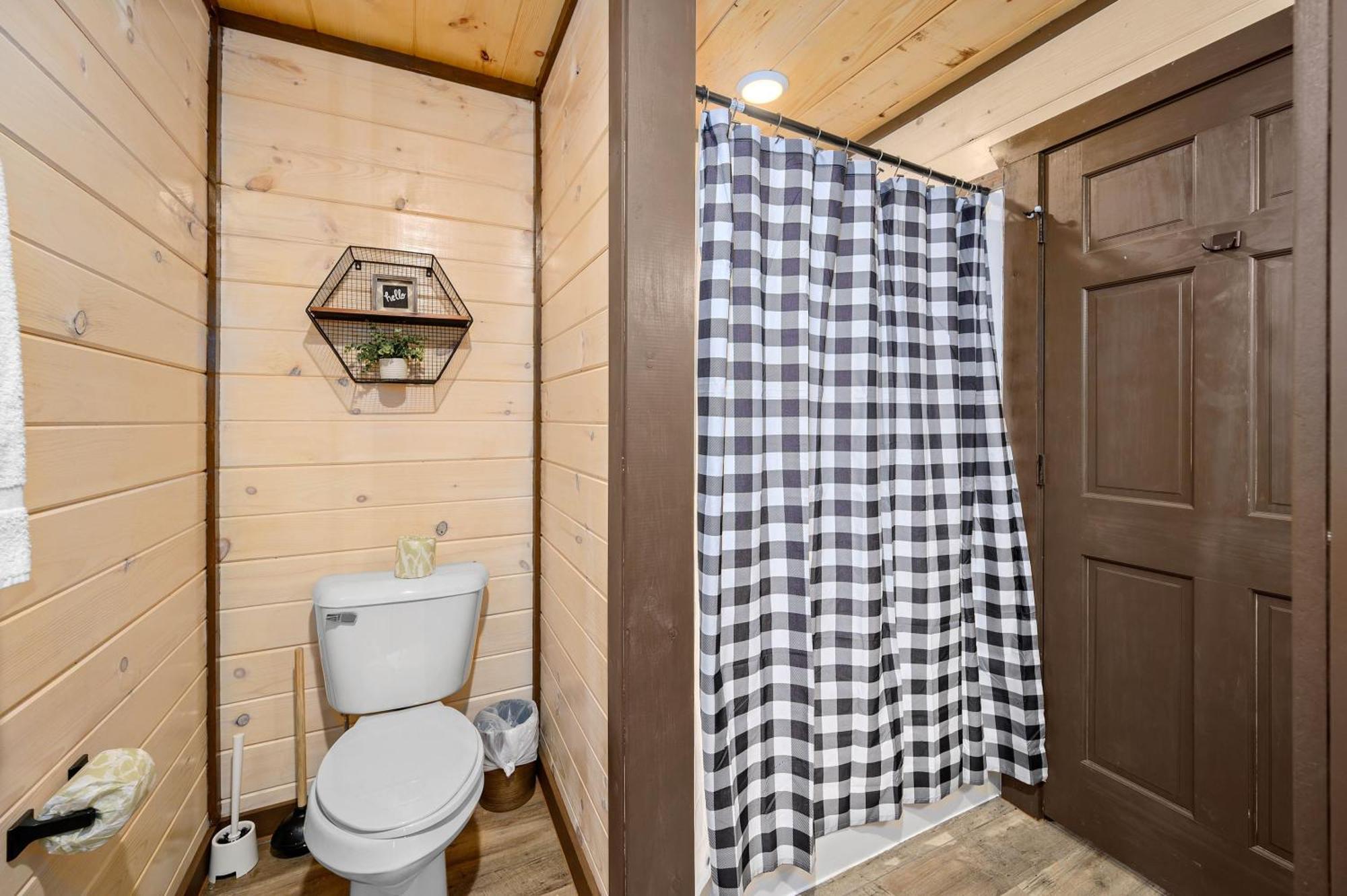 Luxury 3-Br Cabin Minutes From Parkway With Game Room And Hot Tub Pigeon Forge Eksteriør billede