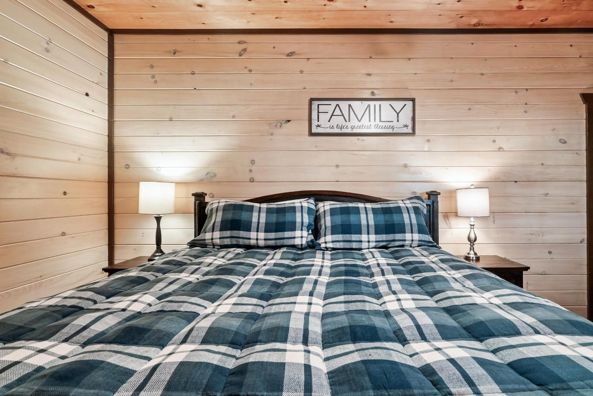 Luxury 3-Br Cabin Minutes From Parkway With Game Room And Hot Tub Pigeon Forge Eksteriør billede