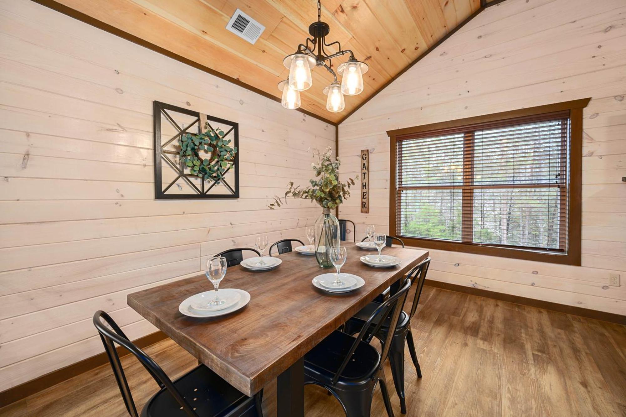 Luxury 3-Br Cabin Minutes From Parkway With Game Room And Hot Tub Pigeon Forge Eksteriør billede