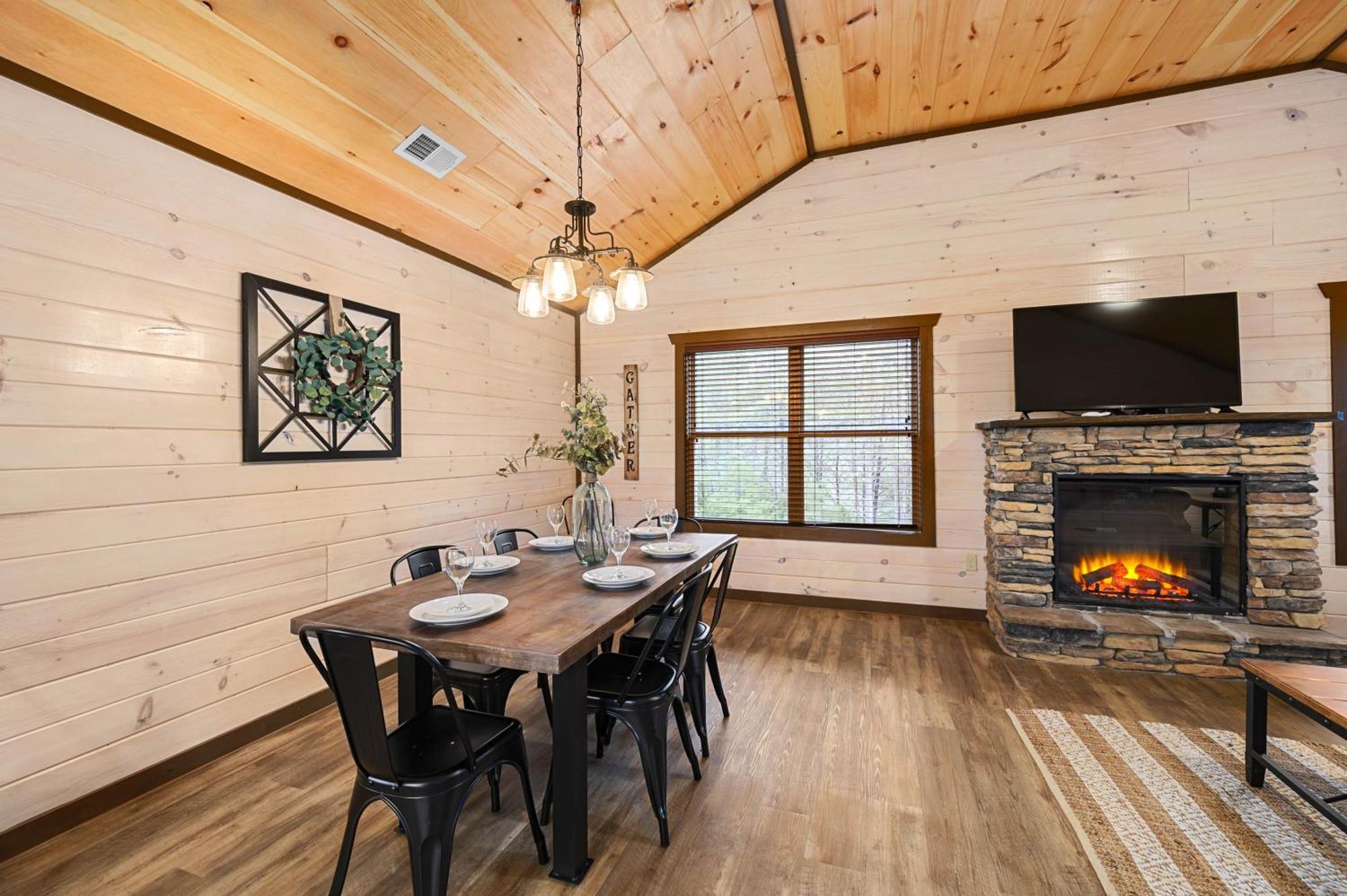 Luxury 3-Br Cabin Minutes From Parkway With Game Room And Hot Tub Pigeon Forge Eksteriør billede